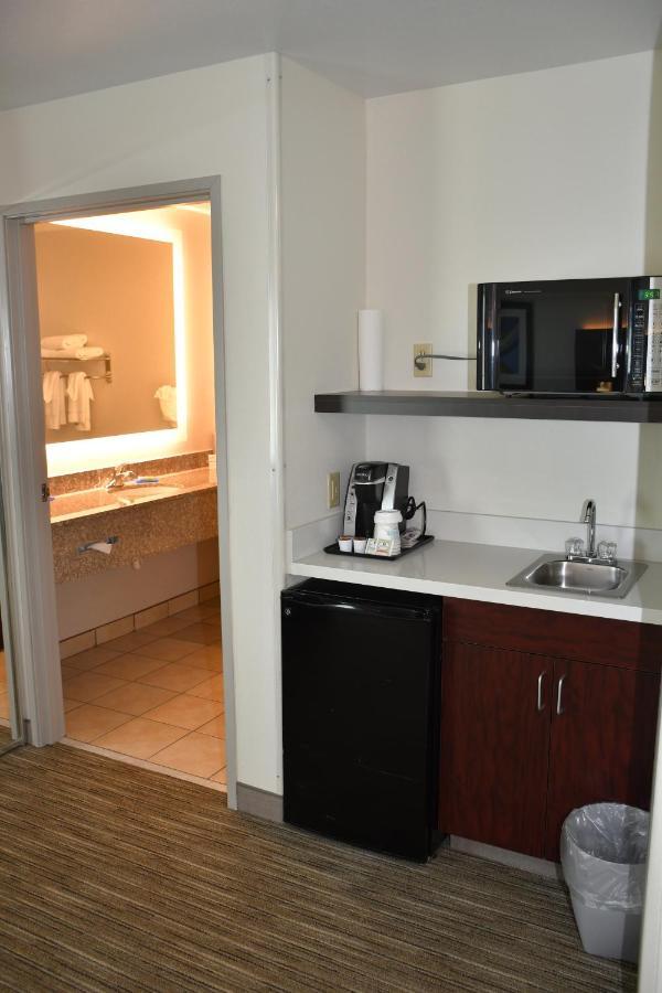 Holiday Inn Express Hotel & Suites Evanston By Ihg Rom bilde